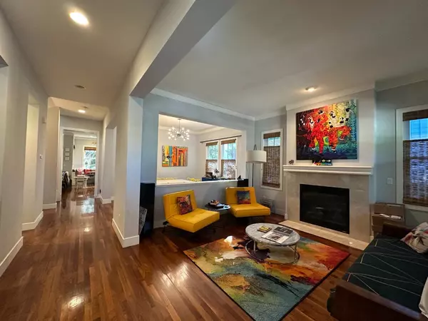 Palo Alto, CA 94301,927 Ramona