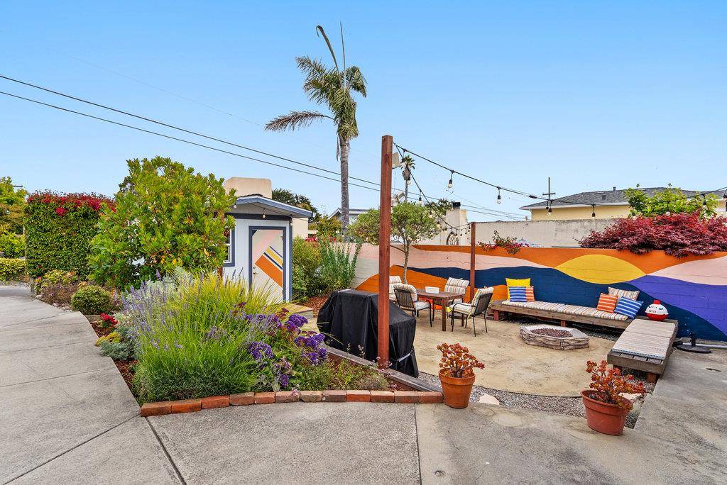 Aptos, CA 95003,425 Seacliff Drive