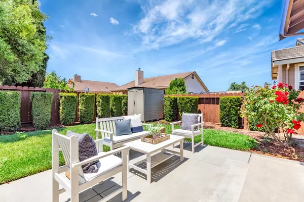 Hollister, CA 95023,864 Powell