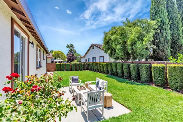 Hollister, CA 95023,864 Powell