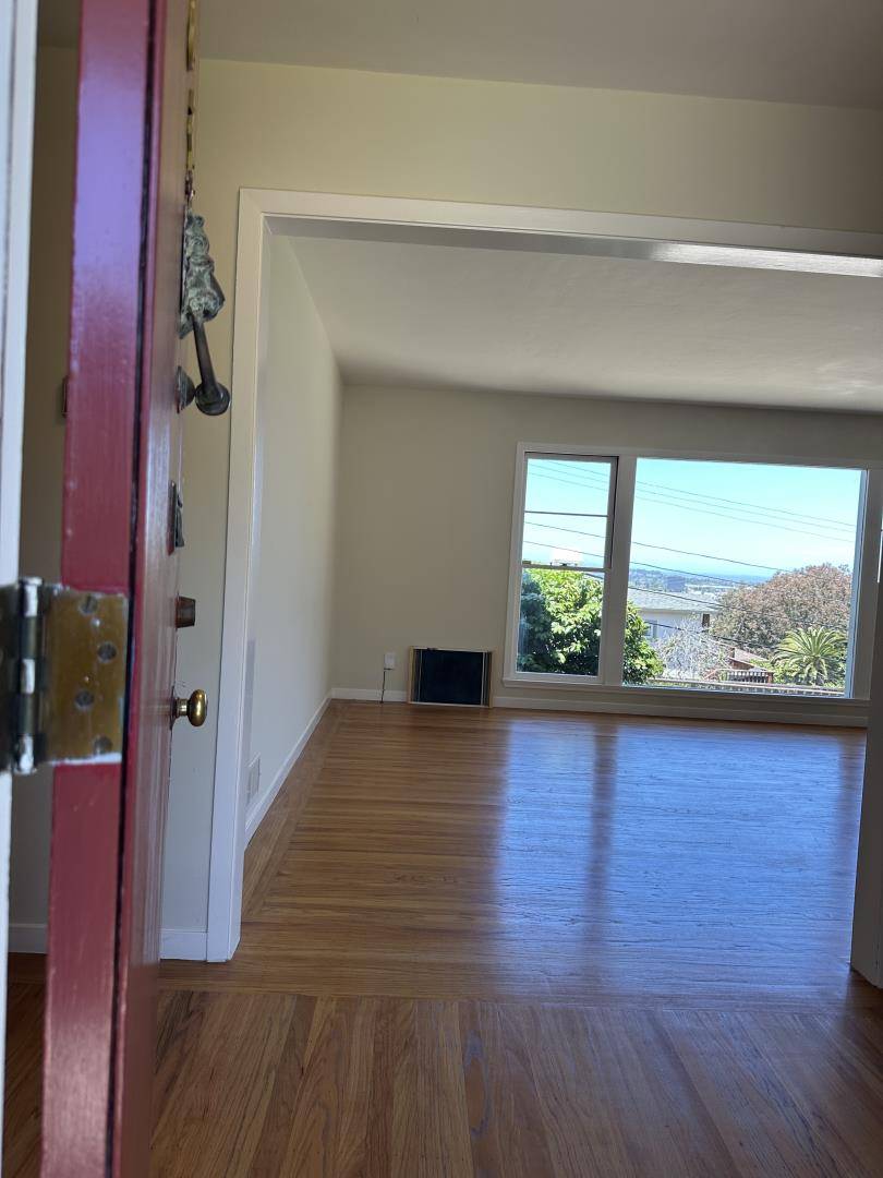San Mateo, CA 94403,346 Rolling Hills Avenue