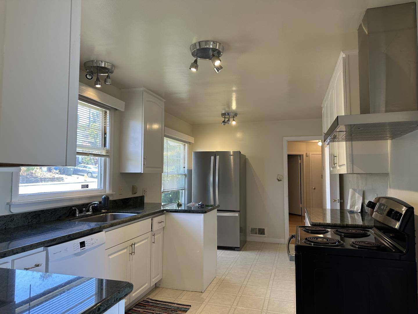 San Mateo, CA 94403,346 Rolling Hills Avenue