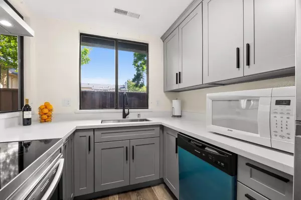 6043 Joaquin Murieta Avenue #B, Newark, CA 94560