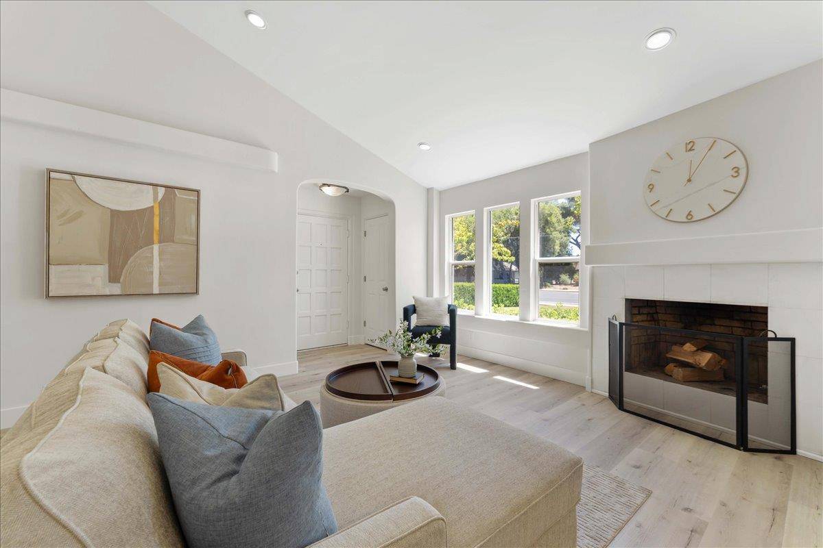 Los Gatos, CA 95032,16345 Los Gatos Boulevard #33