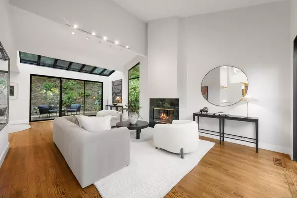 Portola Valley, CA 94028,21 Valley Oak Street