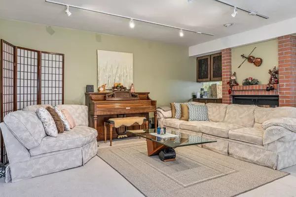 Belmont, CA 94002,2411 Carlmont Drive #110