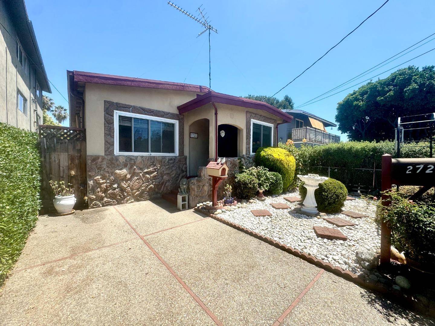 2727 Blenheim Avenue, Redwood City, CA 94063