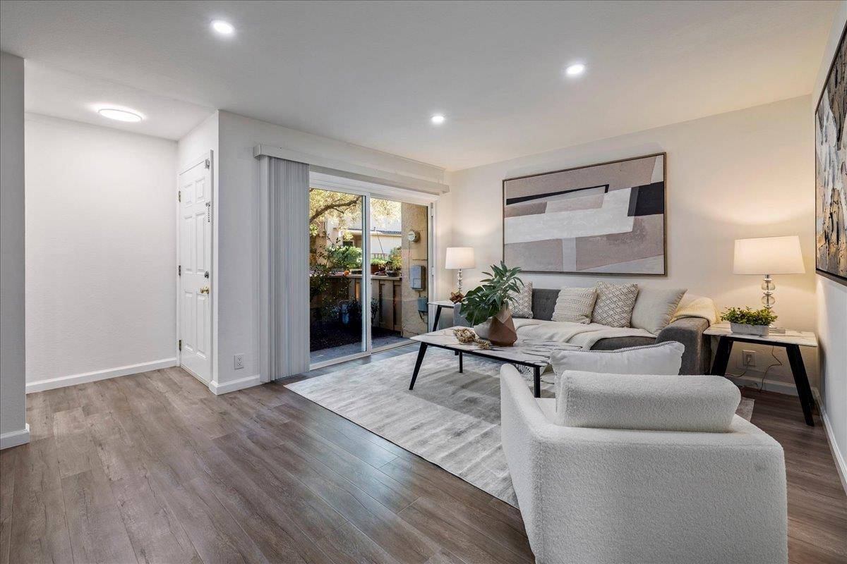 Sunnyvale, CA 94087,125 Connemara Way #16