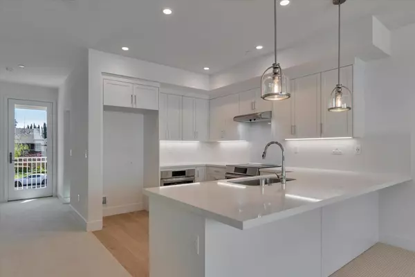Walnut Creek, CA 94597,2739 Oak Road