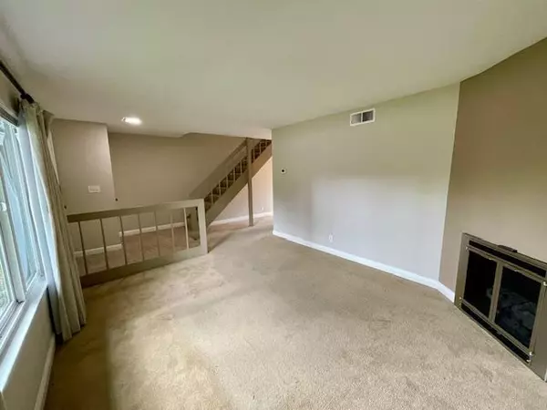 Mountain View, CA 94043,3 Comstock Queen Court