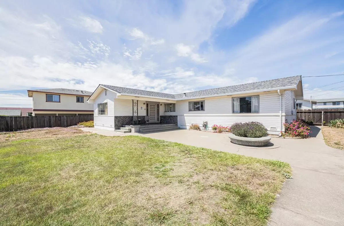 Marina, CA 93933,225 Carmel Avenue