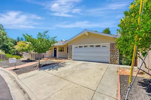 Orinda, CA 94563,17 Muth Drive