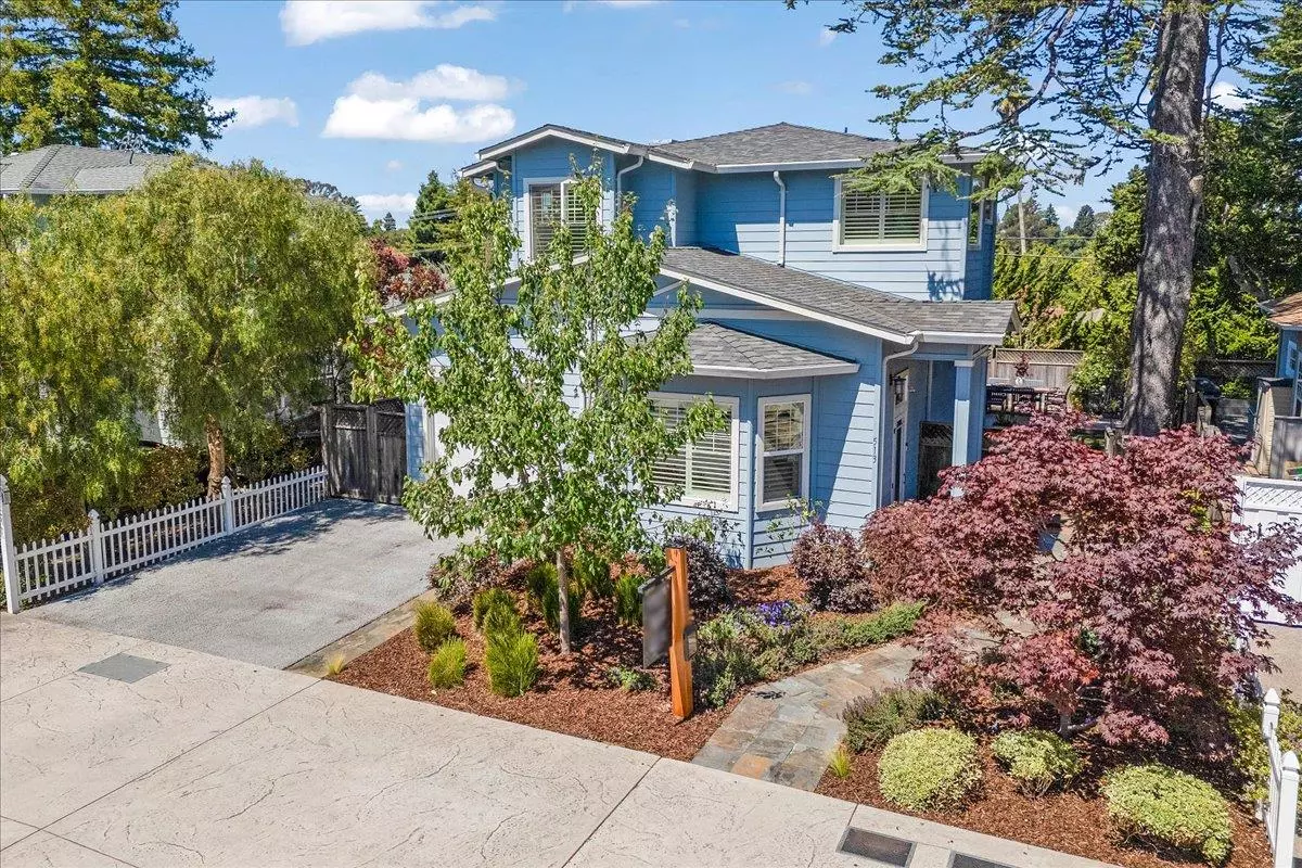 Capitola, CA 95010,513 Hill Street