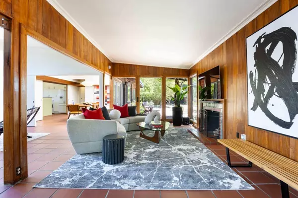 Palo Alto, CA 94303,876 Southampton Drive