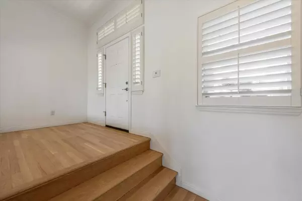 Oakland, CA 94605,8215 Skyline Circle