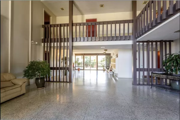 Redwood City, CA 94061,1458 Hudson Street #208