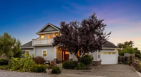 Half Moon Bay, CA 94019,414 Belleville Boulevard