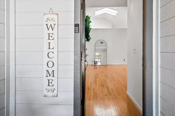 Salinas, CA 93908,17716 Riverbend Road