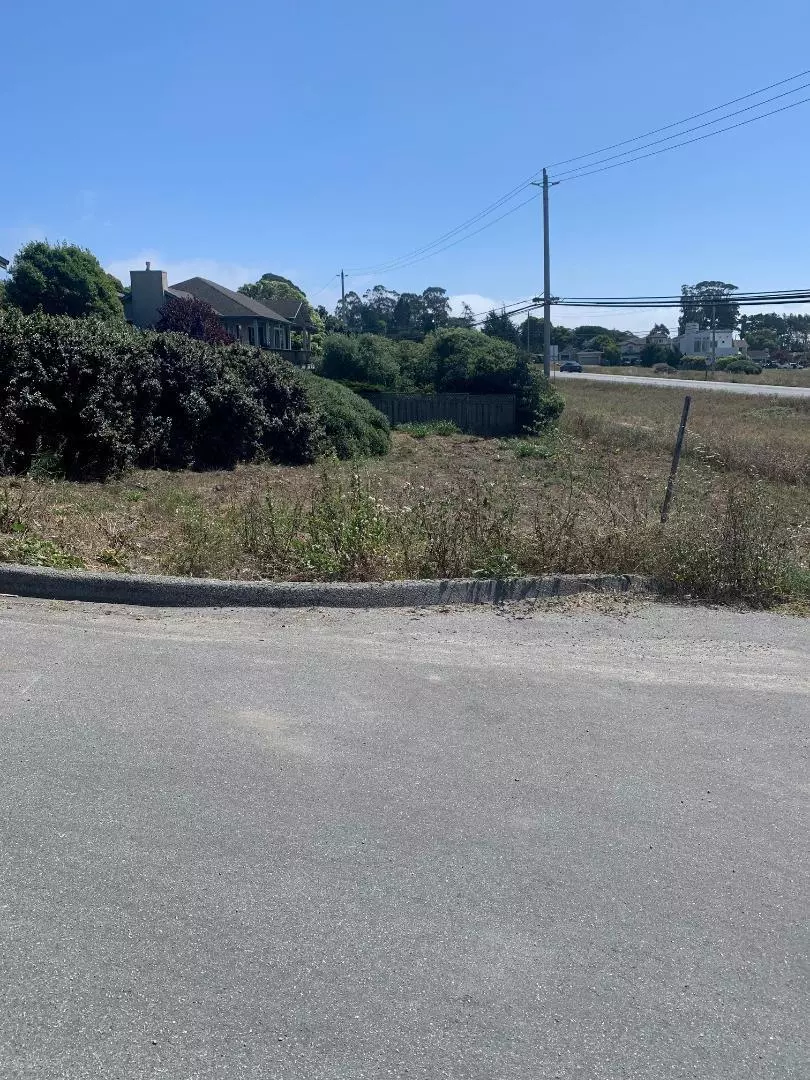 Half Moon Bay, CA 94019,318 Coronado Avenue