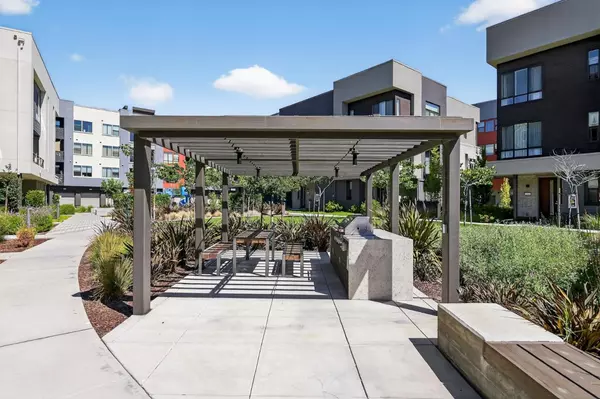 Fremont, CA 94538,3891 Vanguard Common #1004