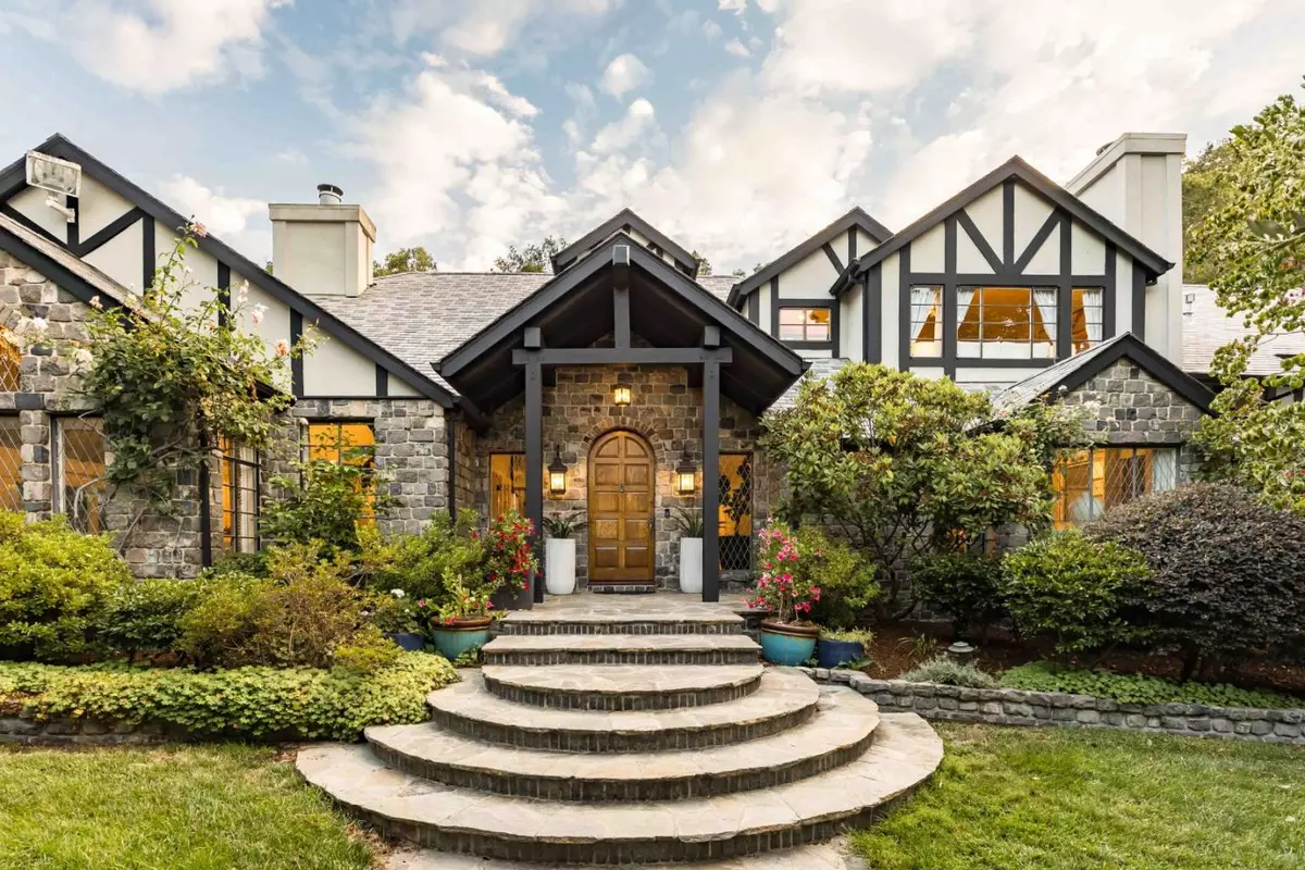 Palo Alto, CA 94304,976 Laurel Glen Drive