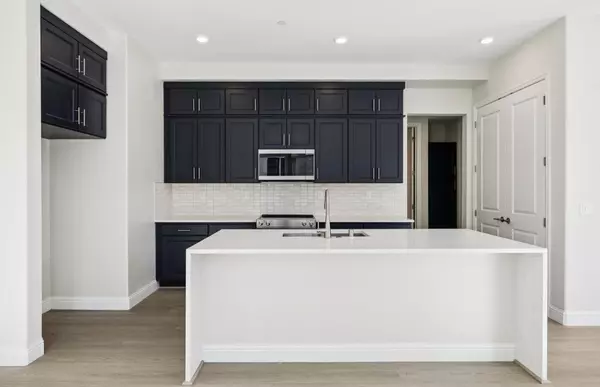 San Mateo, CA 94403,2425 Willow Way