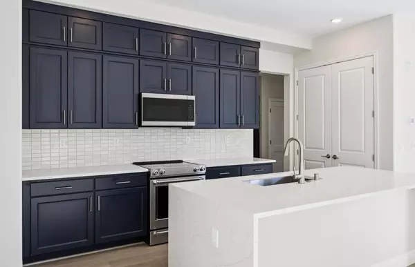 San Mateo, CA 94403,2425 Willow Way