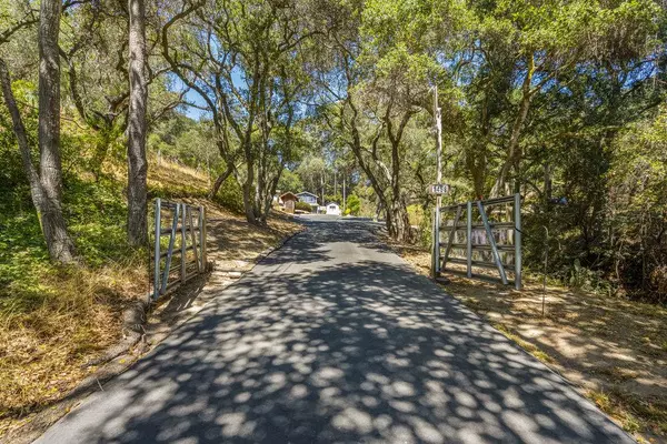 1458 Oakleaf Drive, Royal Oaks, CA 95076