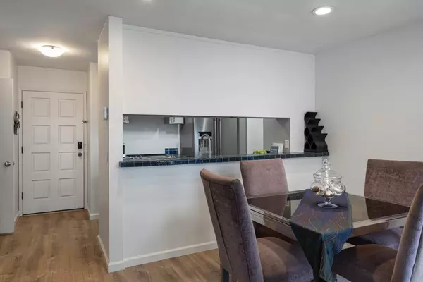 Alameda, CA 94501,2101 Shore Line Drive #212