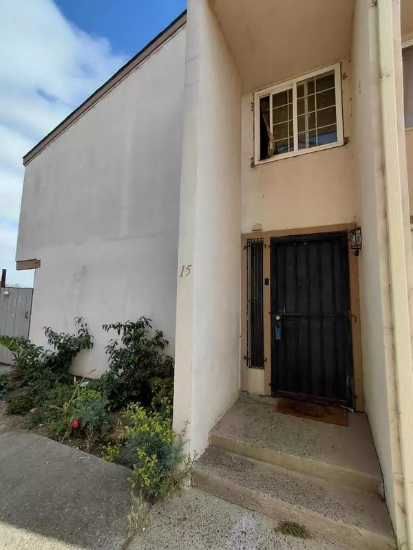 916 Acosta Plaza #15, Salinas, CA 93905