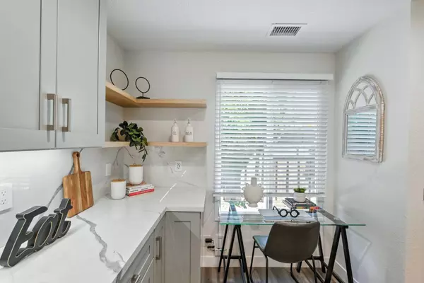 San Mateo, CA 94401,369 N Claremont Street #3