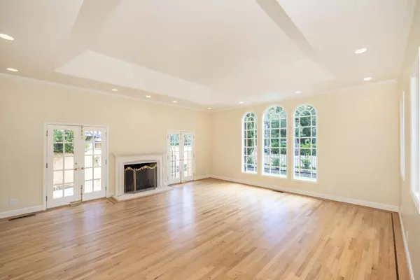 Hillsborough, CA 94010,206 El Cerrito