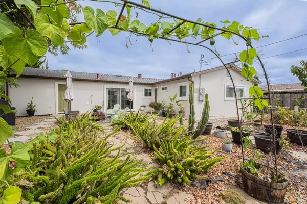 Salinas, CA 93906,734 Los Coches Avenue