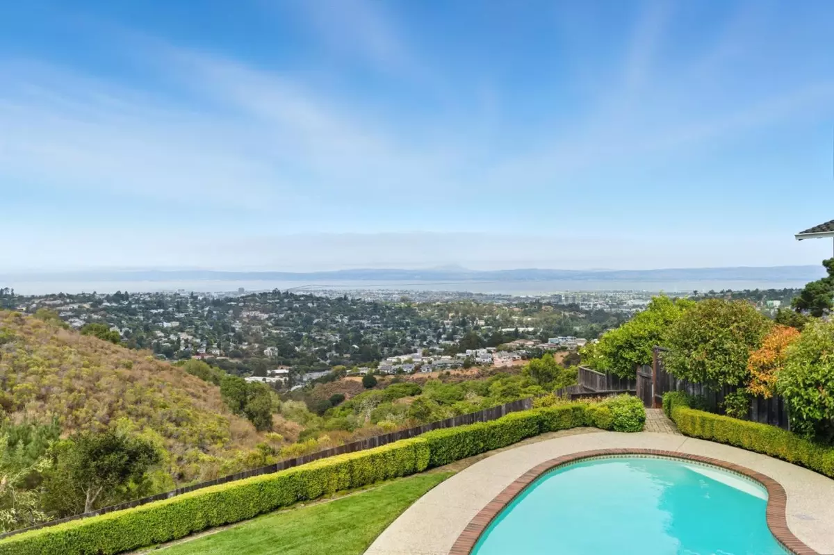 Belmont, CA 94002,7 Somerset Court