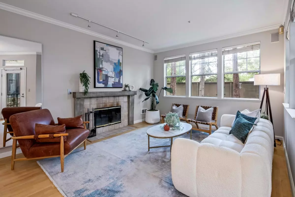 Menlo Park, CA 94025,2160 Santa Cruz Avenue #22