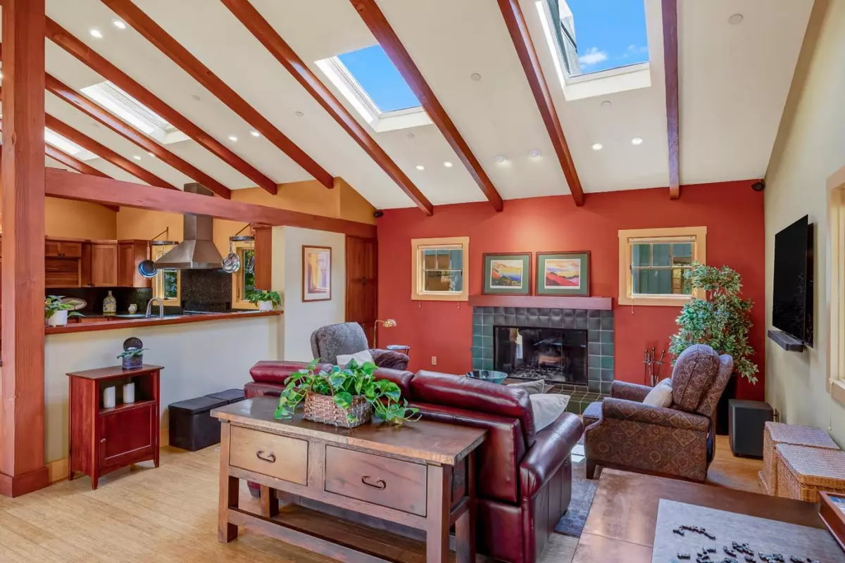 Pacific Grove, CA 93950,382 Spruce Avenue