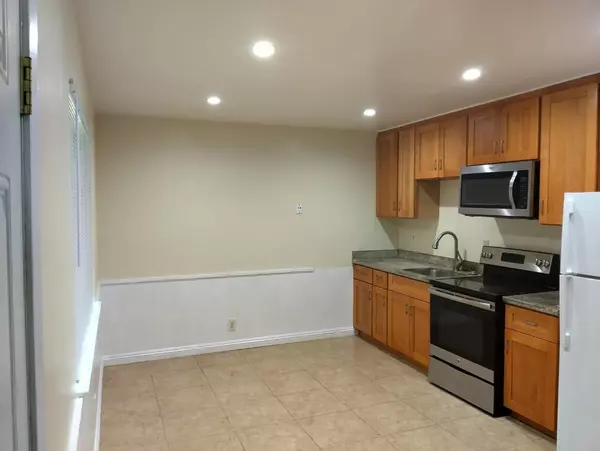 Redwood City, CA 94061,1443 Kentfield Avenue #1
