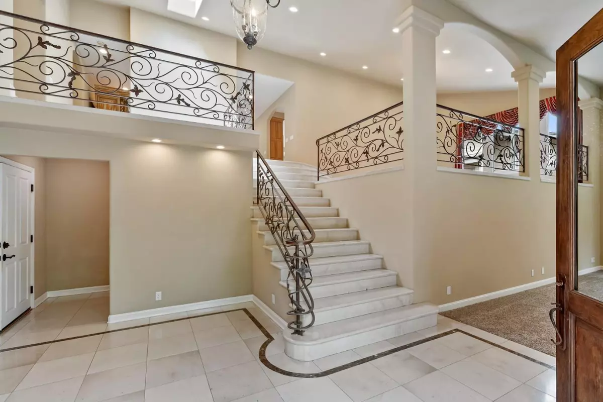 Monterey, CA 93940,5 Zaragoza Views