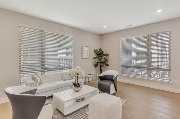 Foster City, CA 94404,1028 Foster Square Lane #305