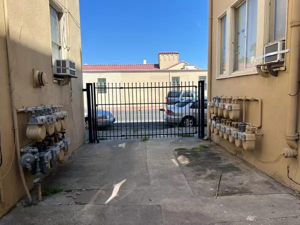 Stockton, CA 95202,545 N California Street