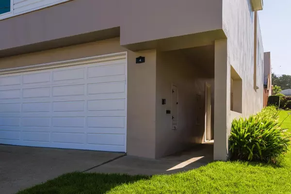 Daly City, CA 94014,4 Royce Way