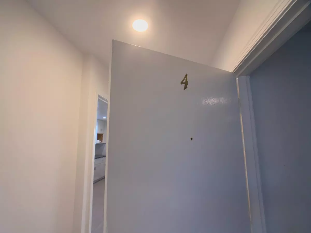 South San Francisco, CA 94080,404 Spruce Avenue #4