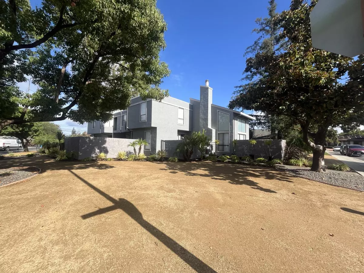 Redwood City, CA 94061,1 Doris Court