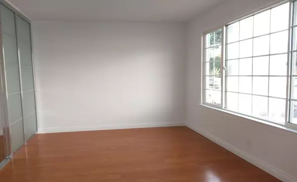 San Mateo, CA 94401,439 N Claremont Street #1