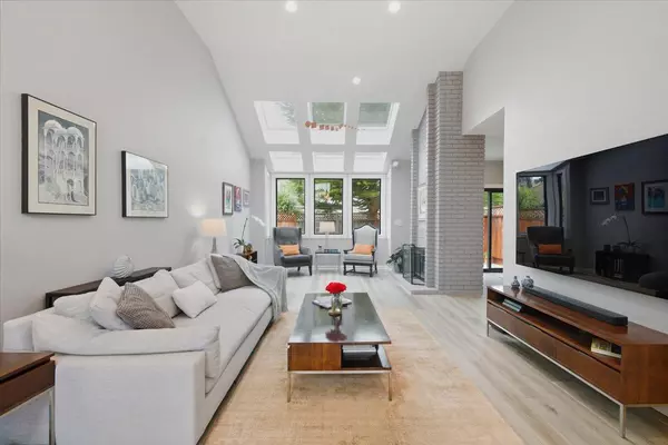 Half Moon Bay, CA 94019,440 Burning Tree Court