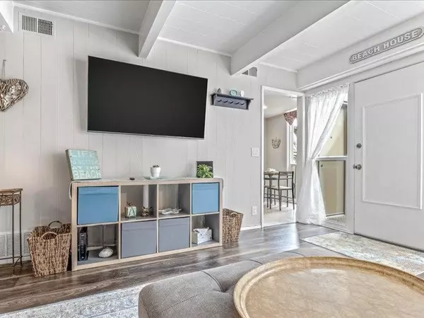 Monterey, CA 93940,451 Dela Vina Avenue #405