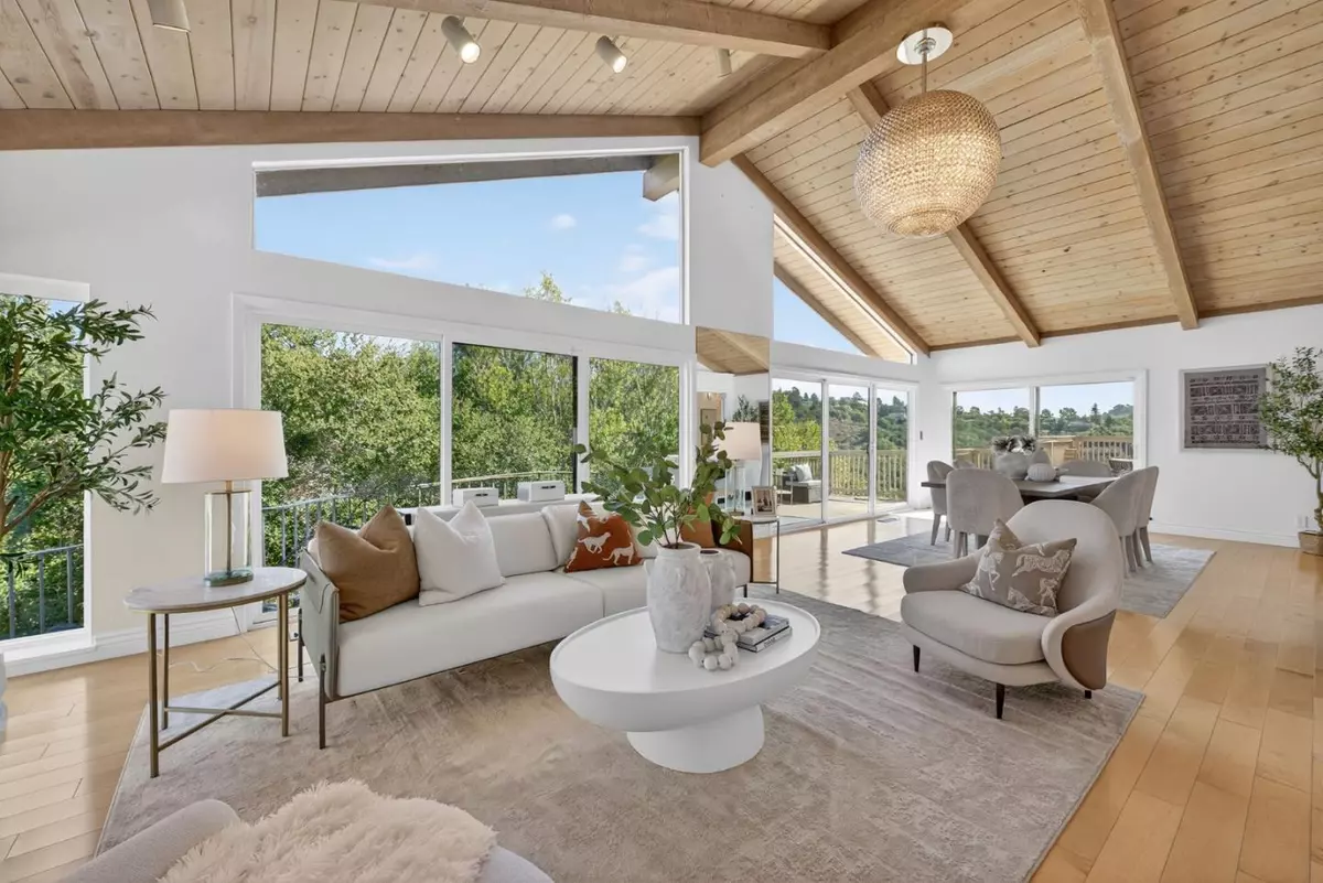 Hillsborough, CA 94010,30 Bluebell Lane