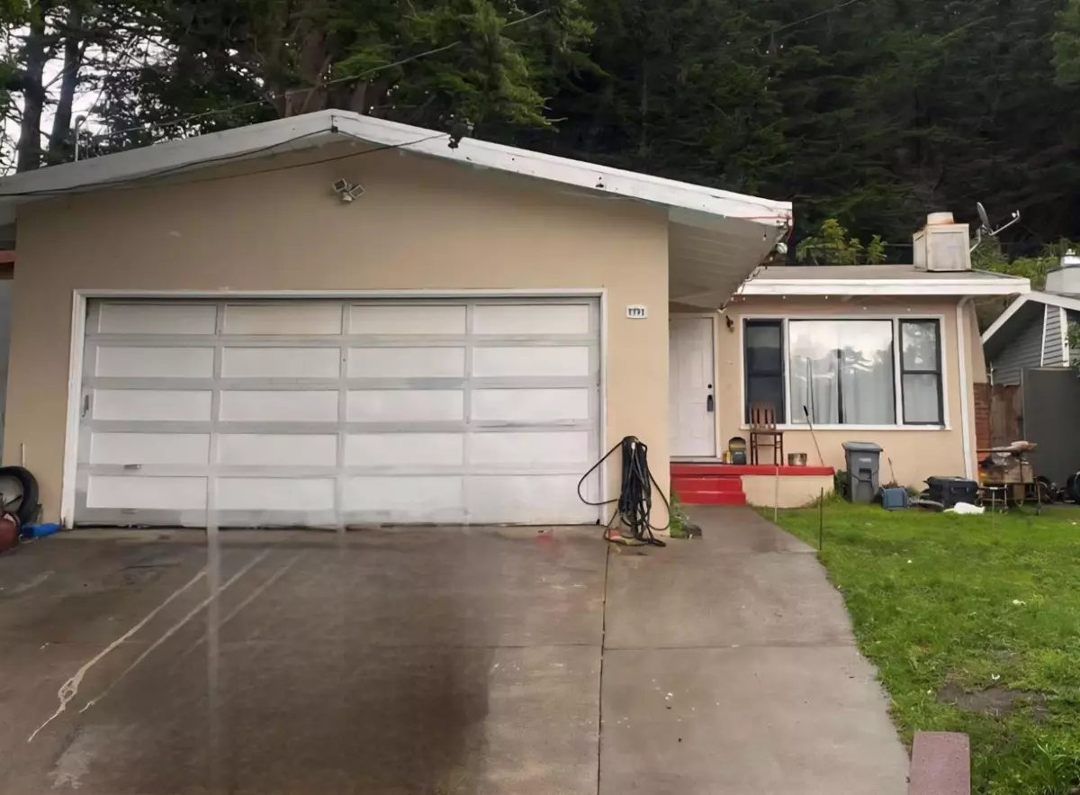 Pacifica, CA 94044,623 Miller Avenue