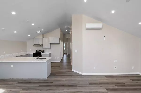 Oakland, CA 94606,1432 8th Avenue