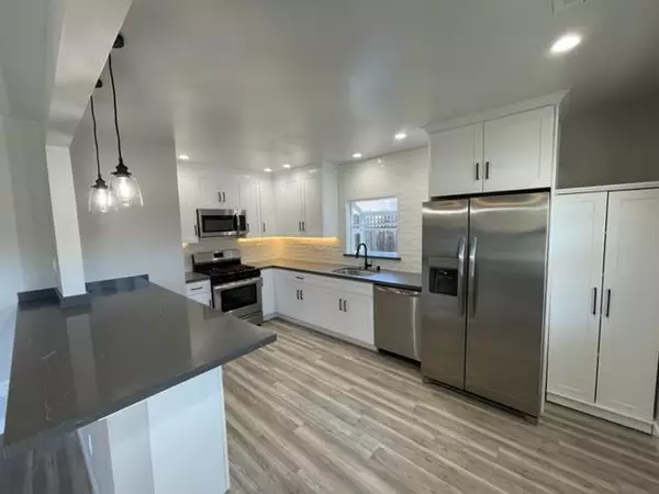 Redwood City, CA 94063,427 Samson Street #A